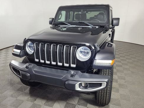 Used 2018 Jeep Wrangler Unlimited Sahara AWD/4WD image 15