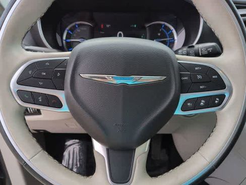 Used 2020 Chrysler Pacifica Limited w/ Advanced Safetytec Group FWD image 24