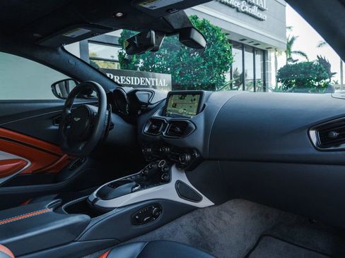 Used 2019 Aston Martin V8 Vantage Coupe image 23