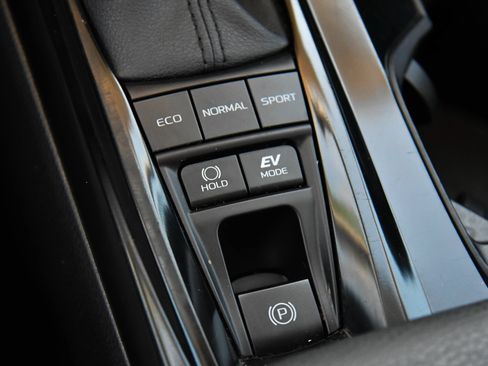 Used 2025 Toyota Camry LE FWD image 30