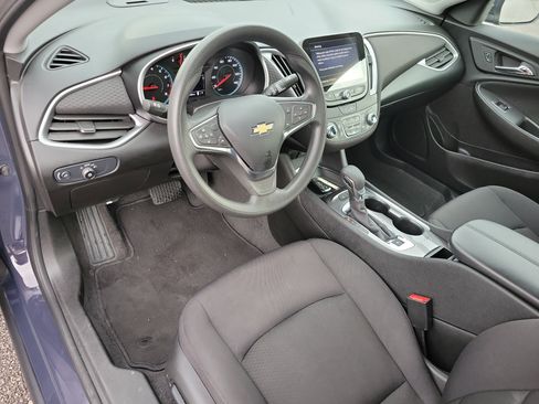 Used 2025 Chevrolet Malibu LT image 3