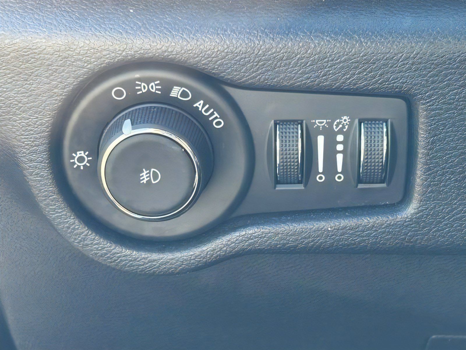 Used 2025 Chrysler Pacifica Select FWD image 26