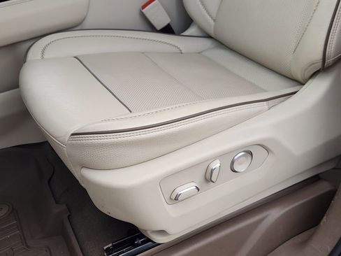 Used 2024 GMC Yukon XL Denali w/ Advanced Technology Package RWD image 24