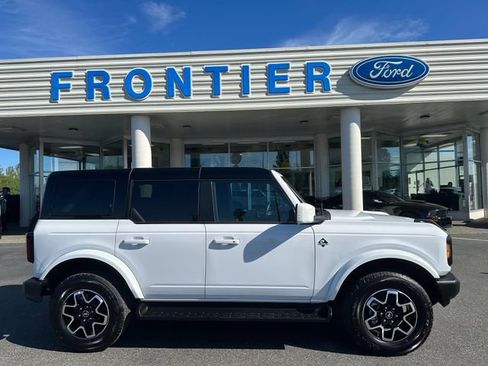 Used 2025 Ford Bronco Outer Banks AWD/4WD image 1