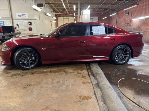 Used 2023 Dodge Charger Scat Pack w/ Technology Group RWD image 2