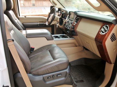 Used 2016 Ford F250 King Ranch w/ FX4 Off-Road Package image 39