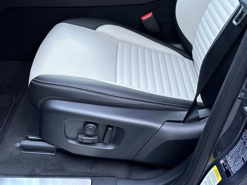 New 2026 Land Rover Discovery Sport Landmark image 21