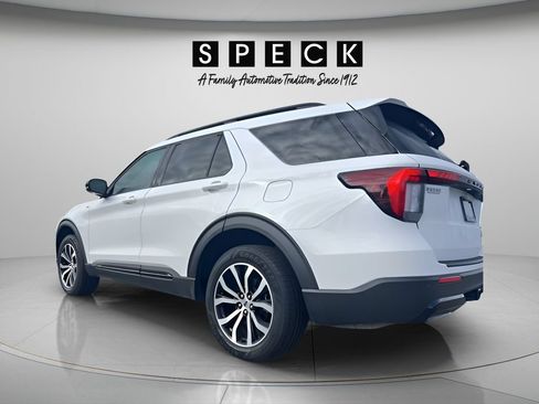 Used 2025 Ford Explorer ST-Line AWD/4WD image 3
