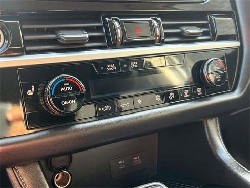 Certified 2024 Nissan Pathfinder SV image 17