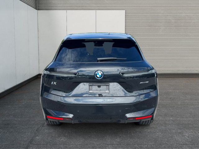 Used 2024 BMW iX xDrive50 w/ Sport Package AWD/4WD image 4