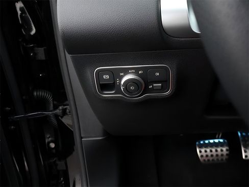 New 2026 Mercedes-Benz GLB 35 AMG 4MATIC image 40