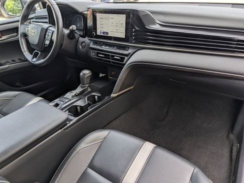 Used 2025 Toyota Camry SE image 32