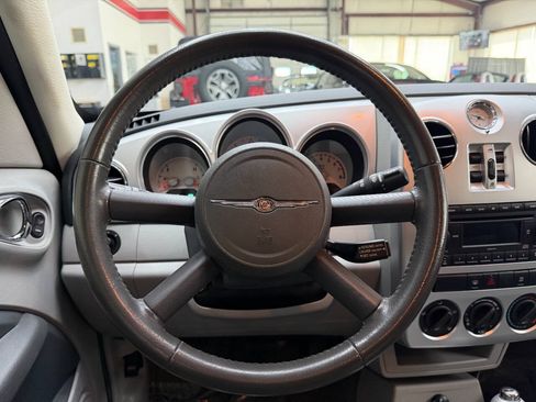 Used 2010 Chrysler PT Cruiser FWD image 22
