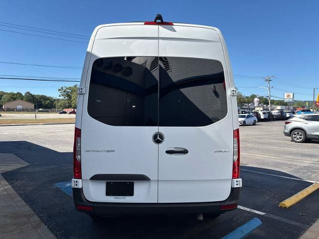 Used 2024 Mercedes-Benz Sprinter 2500 image 6