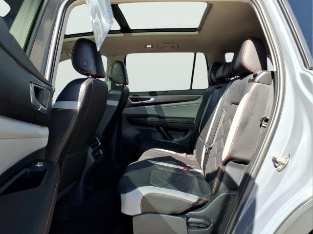Certified 2024 Volkswagen Atlas Peak Edition SE AWD/4WD image 15