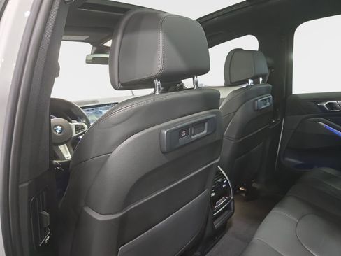 Used 2022 BMW X5 sDrive40i w/ M Sport Package image 12