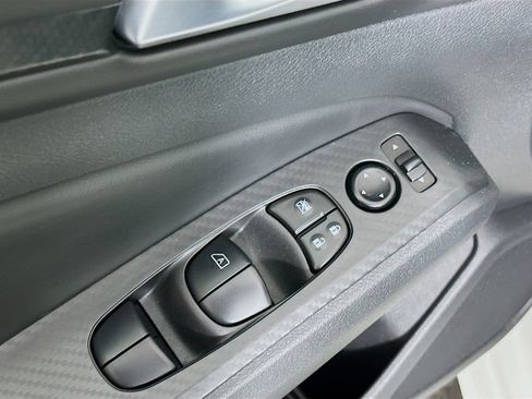 Used 2025 Nissan Altima 2.5 SV image 15