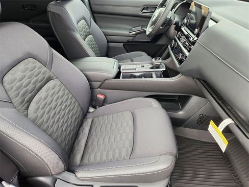 New 2025 Nissan Pathfinder SV w/ Black Appearance Package image 9