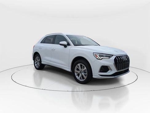 Used 2023 Audi Q3 2.0T Premium AWD/4WD image 2