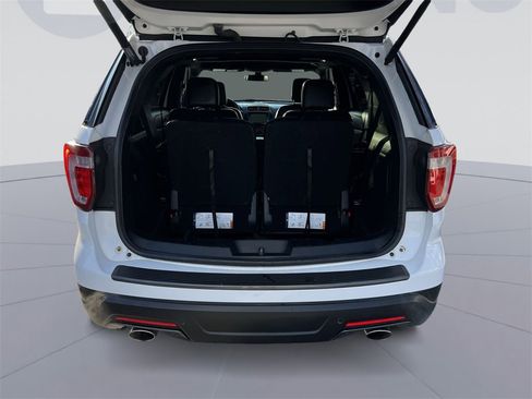 Used 2018 Ford Explorer XLT w/ Equipment Group 202A image 27