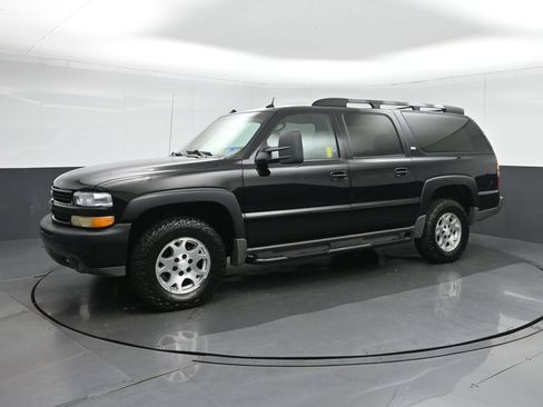 Used 2005 Chevrolet Suburban Z71 w/ Preferred Equipment Group AWD/4WD image 3