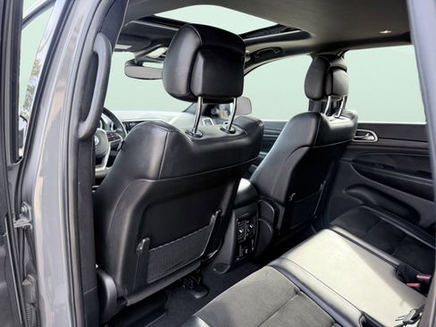 Used 2020 Jeep Grand Cherokee Altitude image 22