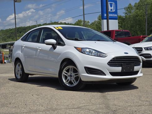 Used 2018 Ford Fiesta SE FWD image 2