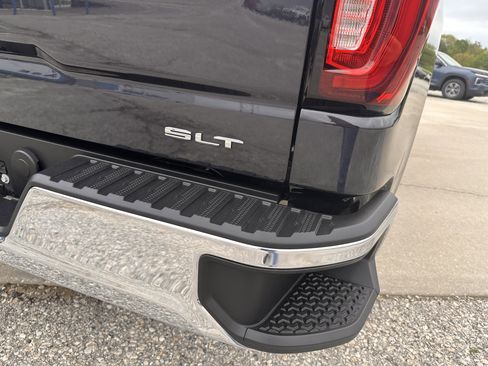 Used 2025 GMC Sierra 1500 SLT image 11