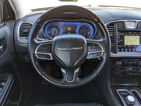Used 2019 Chrysler 300 Limited image 16