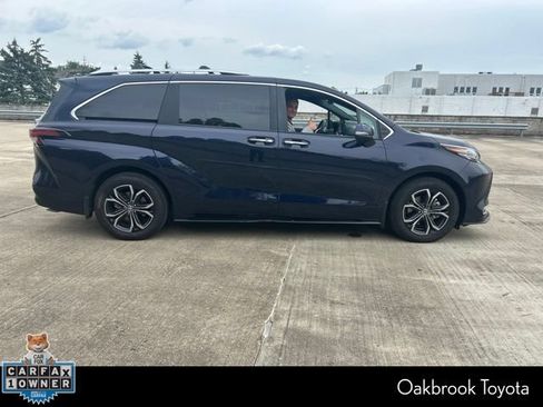 Used 2025 Toyota Sienna Platinum AWD/4WD image 6