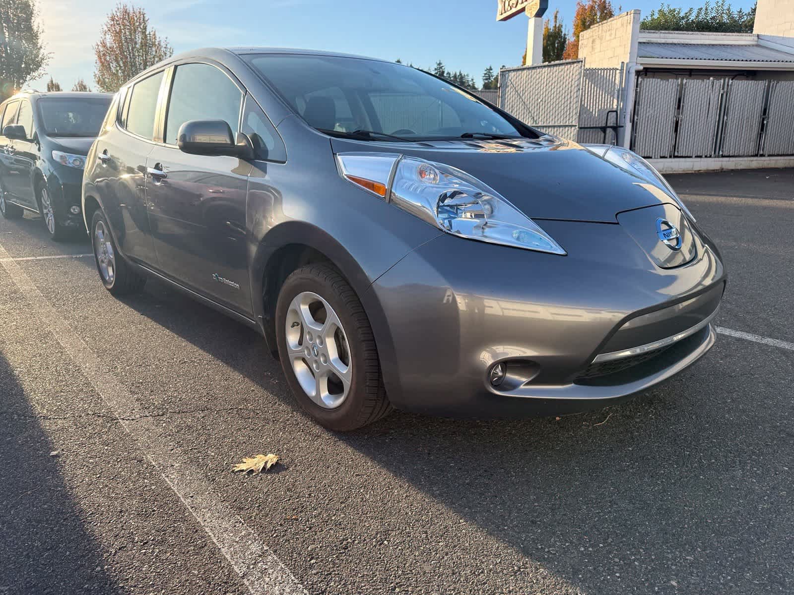 Used 2014 Nissan Leaf SV FWD image 4