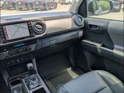Used 2021 Toyota Tacoma SR5 RWD image 9