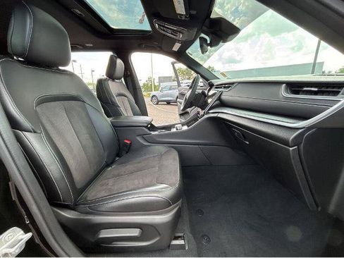 Used 2024 Jeep Grand Cherokee Altitude AWD/4WD image 16
