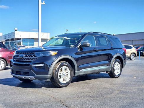 Certified 2022 Ford Explorer XLT w/ Equipment Group 202A image 35