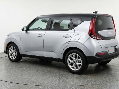 Used 2025 Kia Soul LX w/ LX Technology Package FWD image 6
