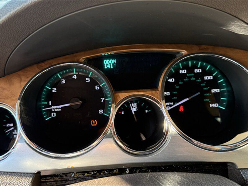 Used 2010 Buick Enclave CXL FWD image 8
