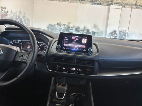 Used 2025 Nissan Rogue SV AWD/4WD image 17
