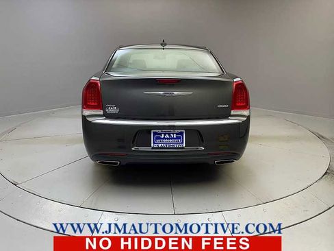 Used 2019 Chrysler 300 Limited image 4