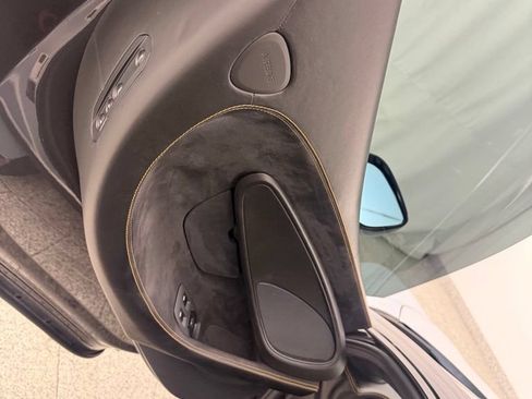 Used 2019 McLaren 570S Spider RWD image 33