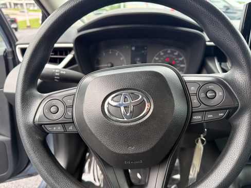 Used 2025 Toyota Corolla LE FWD image 29