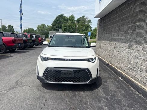 Used 2023 Kia Soul LX w/ LX Technology Package FWD image 10
