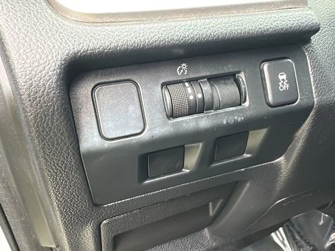 Used 2016 Subaru Crosstrek 2.0i Premium image 32