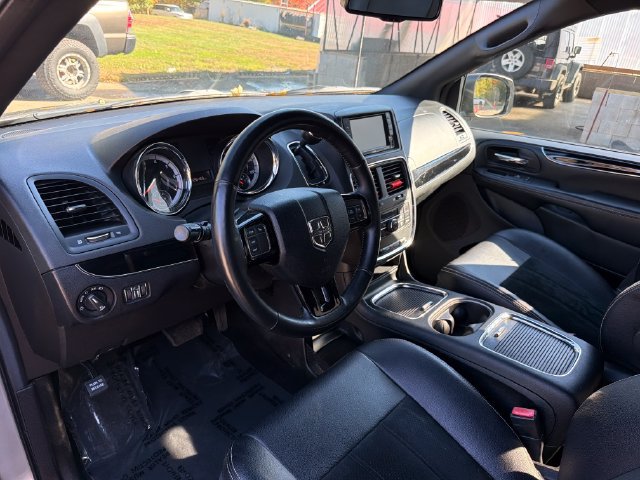 Used 2018 Dodge Grand Caravan SXT w/ Driver Convenience Group FWD image 13