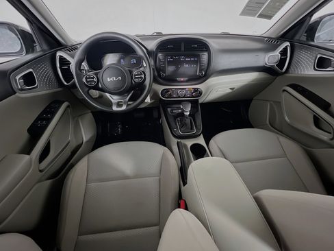 Used 2023 Kia Soul LX image 28