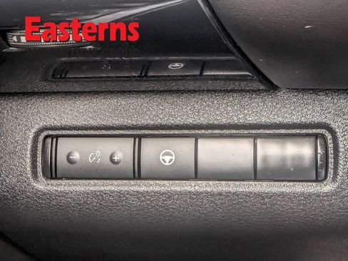 Used 2022 Nissan Pathfinder SV AWD/4WD image 35
