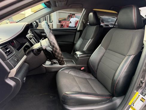 Used 2017 Toyota Camry SE FWD image 5