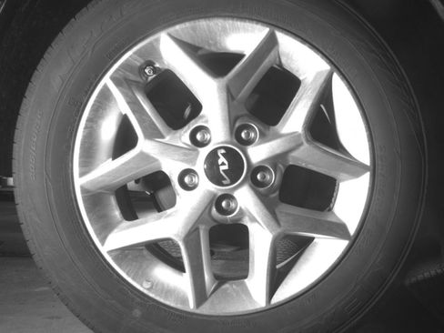Used 2025 Kia Soul LX w/ LX Technology Package FWD image 18