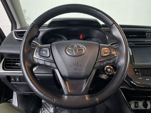 Used 2018 Toyota Avalon XLE image 13
