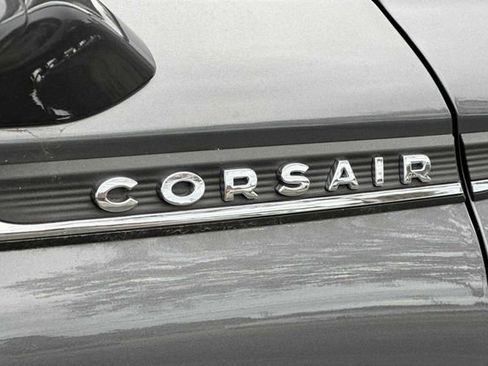 Used 2025 Lincoln Corsair FWD w/ Rear Removable Package Tray image 9