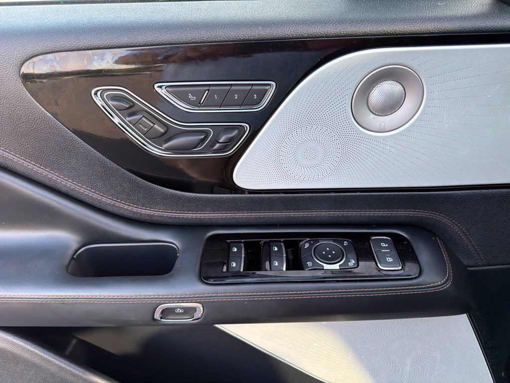 Certified 2025 Lincoln Aviator Black Label AWD/4WD image 27